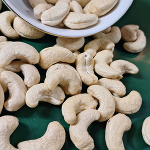 ถั่วเม็ดมะม่วงหิมพานต์ดิบ W210 WW210ถั่วแซนติโกและเมล็ดในเวลาสั้น - Product Image 1