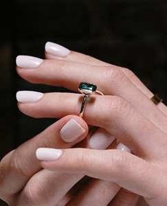 1.77 caratt แหวนหมั้นเพชรมอยส์ซาไนต์สีทอง18K ตัวเรือนสีเหลืองดีไซน์เพรียวบางและไร้กาลเวลาสำหรับผู้หญิง - Product Image 3