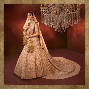 NUEVA BLUSA DE NOVIA INDIA, LEHENGA & DUPATTA CON VESTIDO TRAIL-Adornado con cuentas de cristal, piedra, trabajo DABKA para boda = 2024 - Product Image 1