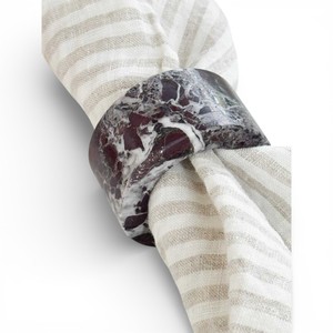 Anillo para Servilletas de Mármol Rojo Intenso con Vetas Intrincadas para una Decoración de Mesa de Comedor Premium Única - Product Image 1
