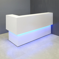 Comptoir de réception de magasin moderne en forme de L Bureau d'accueil blanc et bleu Bureau de réception à lumière LED d'angle