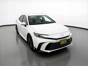 Toyota Camry SE AWD 2025, Nuevo Mini SUV Híbrido con Caja de Cambios Automática, Neumáticos R17, Asientos de Cuero, Interior Oscuro y Claro - Product Image 3