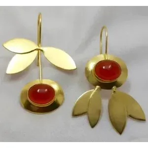 Boucles d'oreilles pendantes en laiton plaqué or 18 carats avec quartz, perle, rubis et diamant - Product Image 5