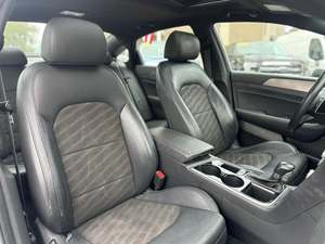 Usado 2018 Hy-u-n-dai So-n-a-ta Limited FWD - Product Image 3