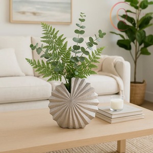 Elegante Florero Decorativo de Metal para Interiores de Lujo, que Agrega Profundidad, Encanto y Elegancia Moderna - Product Image 2