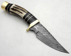 Cuchillos de caza de acero D2 hechos a mano personalizados con mango de cuerno Cuchillo Bowie de alto pulido con Funda de cuero. - Product Image 1