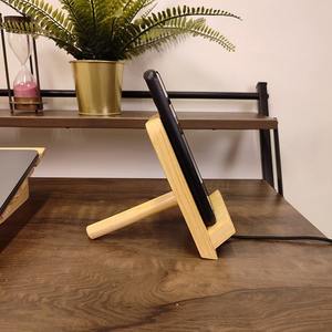 Fabricant de supports mobiles en bois et résine artisanaux en provenance d'Inde. - Product Image 4