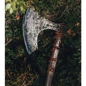 Hacha vikinga de acero al carbono hecha a mano personalizada con mango de madera, empuñadura perfecta y hacha equilibrada para acampar - Product Image 5