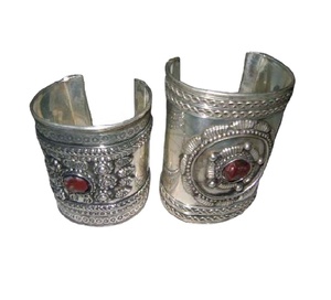 Brazalete de Moda Vintage de Latón Plateado de Alta Calidad Hecho a Mano, Joyería para Mujer de la India, Regalo - Product Image 1