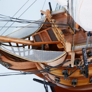Maqueta de Madera Curvada de 80 cm del HMS Victory, Réplica Náutica Hecha a Mano, Soporte de Exhibición para Barcos, Decoración de Arte Antiguo Pintado para el Hogar - Product Image 5