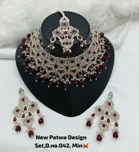 Collier ras de cou en cristal de zircon cubique magnifique et époustouflant plaqué or antique avec boucles d'oreilles pour femmes - Product Image 3