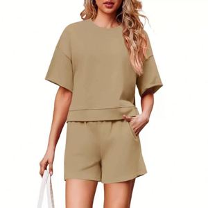 ชุดสองชิ้นสำหรับผู้หญิงกางเกงขาสั้นแขนสั้นลำลองสีพื้นทรงหลวมสไตล์ใหม่สำหรับฤดูใบไม้ผลิและฤดูร้อน - Product Image 3