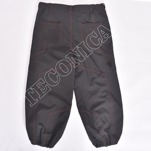 Pantalon de neige imperméable noir avec coutures contrastées rouges Pantalon de ski cargo avec boucles de ceinture Poches zippées Bas élastiques - Product Image 2