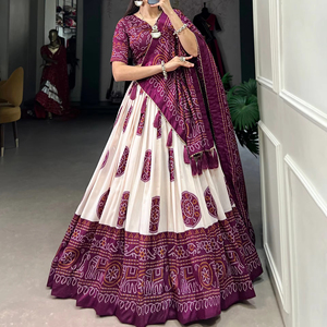 Tussar Lehenga Choli avec Bandhej Print Party Wear Réversible et protection solaire - Product Image 1