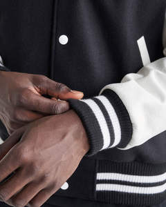 Chaqueta universitaria de lana de calidad superior para hombre, tipo cierre, bolsillos con botones, chaqueta Bomber de béisbol universitaria cálida Letterman para hombre - Product Image 4