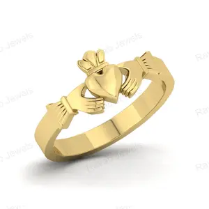 2024 kualitas tinggi baru perak murni 925 Claddagh paling populer buatan tangan Irlandia memegang Hati cincin mahkota untuk hadiah Valentine