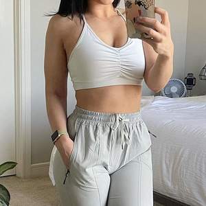 Ensemble de vêtements de yoga respirant et léger pour femmes, leggings à taille haute unis, soutien-gorge de sport à séchage rapide, contrôle du ventre doux, compression rapide - Product Image 6