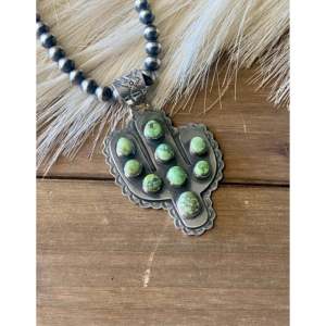 Collier pendentif Sahuaro en argent sterling et turquoise dorée du Sonora, fait main dans le sud-ouest, style ancre vintage, avec chaîne perlée, prêt à offrir - Product Image 1