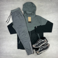 Ensemble Sur Mesure pour Homme de Survêtement 2 Pièces : Short et Veste à Capuche Coupe-Vent en Nylon Réfléchissant avec Fermeture Éclair, Style Streetwear