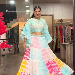 Derniers modèles de vêtements indiens pakistanais Ensemble ethnique traditionnel Lehenga Choli pour femmes Approprié pour mariage et fête - Product Image 1