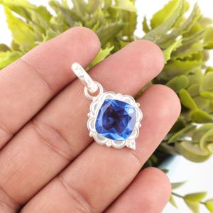 Collier Pendentif Exquis en Tanzanite Luxe Coupe Coussin Pierre Bleue Argent Sterling 925 pour Mariage et Fiançailles - Product Image 3