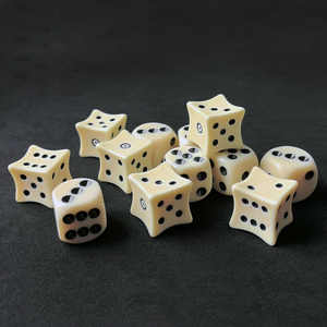 Dados de Hueso Ecológicos de Material Natural - Artefacto de Mesa de Rol de Tamaño Personalizado Hecho a Mano de Alta Calidad por TIMELESS CRAFT - Product Image 1