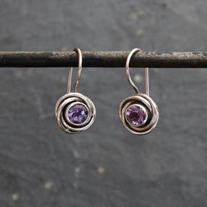 การออกแบบที่ไม่ซ้ำกันใหม่ของเสน่ห์ต่างหูเงินรังมา925ต่างหูพลอยอเมทิสต์เงินสเตอร์ลิง - Product Image 1
