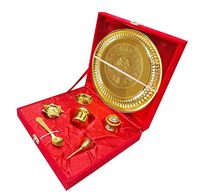 Ensemble de thali de prière en laiton plaqué or, plateau circulaire religieux avec tasse, cuillère, cloche et diya pour les occasions de prière