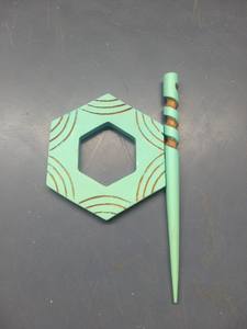 เข็มกลัดไม้ไผ่ ที่หนีบผ้าพันคอไม้เนื้อเรียบ ช่วยยึดผ้าคลุมไหล่ให้แน่น ไม่ทำให้เสื้อผ้าพันคอเสียรูปทรง เหมาะสำหรับใส่กับเสื้อสเวตเตอร์ในฤดูใบไม้ร่วงและฤดูหนาว - Product Image 2