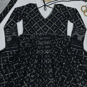 Chic Faux Black Georgette Dress con Lakhnavi Stich Ideal para uso de día a noche Perfecto para reuniones de oficina y de noche - Product Image 1