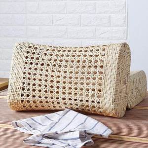 Almohada de ratán natural, ligera, transpirable y elegante, ideal para espacios bohemios o rústicos, añade textura y calidez a la decoración del hogar - Product Image 2