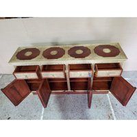 Armoire de console élégante en bois fabriqué à la main en laiton gaufré détaillant meubles de maison traditionnels buffet de stockage atelier à domicile
