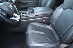 Honda Pilot EXL FWD 2024 con Asientos Captain's Chairs - Product Image 6