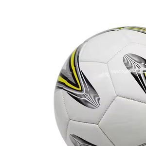 Balón de fútbol de entrenamiento profesional precio barato hecho de goma y cuero Pu balón de fútbol de tipo consolidado pakistaní térmico - Product Image 2