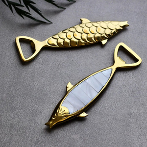 Ouvre-bouteille design poisson vintage en métal de luxe avec finition en émail brillant, parfait pour les accessoires de bar élégants - Product Image 1