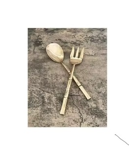 Servidor de ensalada de metal de estilo minimalista moderno perfecto para espacios de comedor contemporáneos con acabado elegante agarre de Superficie suave - Product Image 1