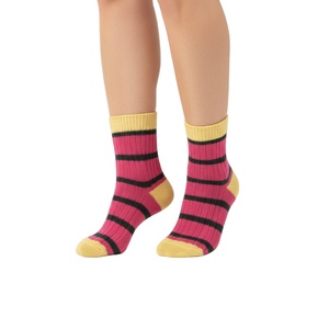 Chaussettes décontractées en laine chaude d'hiver pour femmes, longueur mi-mollet, compression douce, antidérapantes, logo tricoté, fabriquées en Turquie - Product Image 5