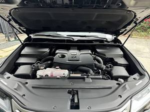 Lexus LX 600 2023, el más vendido, de lujo, con motor V6 biturbo, tracción en las cuatro ruedas y suspensión con control de altura activo. - Product Image 5