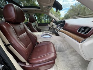 Mercedes-Benz Maybach GLS600 4MATIC 2023 avec assistance à la distance active et moteur automatique - Product Image 3