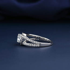 แหวนเพชรสำหรับผู้หญิงแบบคลาสสิกสำหรับงานแต่งงานแท้เบาะรองนั่งแยกปลายแหลมสุดหรูมีสไตล์งานตามสั่ง - Product Image 3