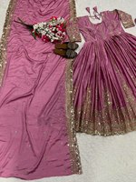 Este hermoso diseñador Salwar kameez elaborado con Georgette de primera calidad y tela de mezcla de seda para una comodidad y un aspecto glamuroso durante todo el día
