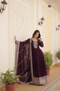 Vestido Anarkali de Diseño con Bordado de Lentejuelas y Georgette Sintética de Última Moda por Fab Zone - Product Image 4