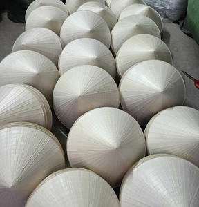 Auténtico Sombrero Cono Vietnamita Non La, Hecho con Hojas de Palma para Protección Solar, Artesanía Vietnamita - Product Image 4