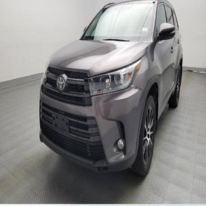 Toyota Highlander SE V6 AWD 2017 d'occasion, boîte automatique, moteur 4.1-6L, pneus R18, sièges en cuir, régulateur de vitesse, phare gauche, toit ouvrant, LED - Product Image 1