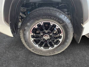 Toundra To-yota 2022 propre et impeccable - Product Image 4