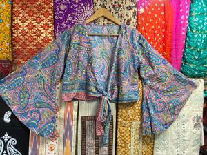 Top con lazo de seda Reversible para mujer de estilo Retro de los años 70, Top corto con tinte de corbata floral, ropa informal sostenible sin mangas de tamaño libre - Product Image 3