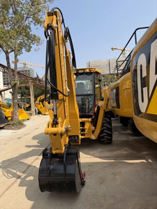 Chargeuse-pelleteuse de chantier Cat 420 haute performance, équipée d'une benne frontale polyvalente et d'une flèche extensible. - Product Image 4