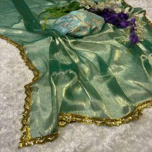 Sari de luxe VASTRA COTTAGE avec dentelle Zarkan, bordure en diamant doré, tissu riche et chemisier en soie Dola - Product Image 6