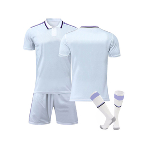 Ropa de fútbol personalizada de alta calidad para hombres, logotipo de Equipo Verde de secado rápido impreso, nuevo conjunto de kits de fútbol de tamaño adulto con servicio OEM - Product Image 1