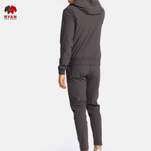 Survêtement sur mesure pour homme avec fermeture éclair, col à capuche et logo personnalisé, conception ODM OEM - Product Image 2
